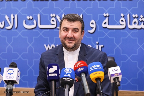 سین روزبه، معاون توسعه روابط فرهنگی بین‌المللی این سازمان و دبیر دهمین اجلاس رایزنان فرهنگی