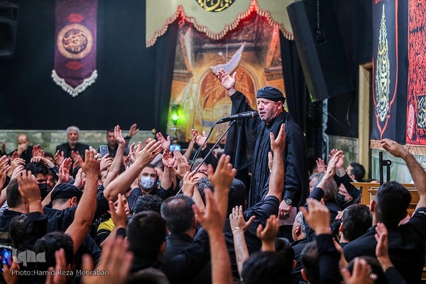 حسینیه ایران؛ آیین طشت‌گذاری در حسینیه امام حسن(ع)