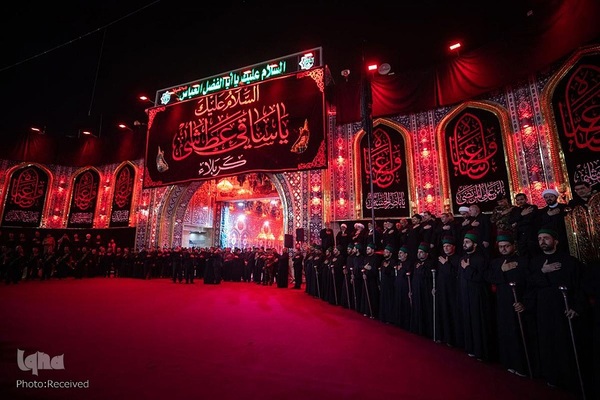 تعویض پرچم حرمین شریفین در کربلا به مناسبت فرارسیدن ماه محرم