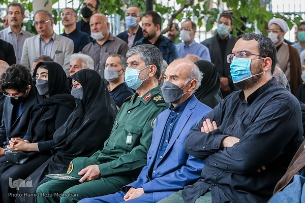 تشییع پیکر هنرمند انقلابی حبیب الله صادقی