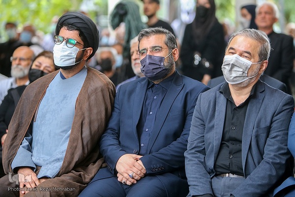 تشییع پیکر هنرمند انقلابی حبیب الله صادقی