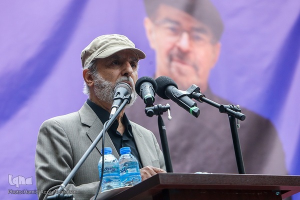 تشییع پیکر هنرمند انقلابی حبیب الله صادقی