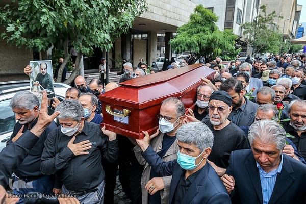 تشییع پیکر هنرمند انقلابی حبیب الله صادقی