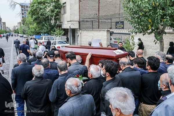 تشییع پیکر هنرمند انقلابی حبیب الله صادقی