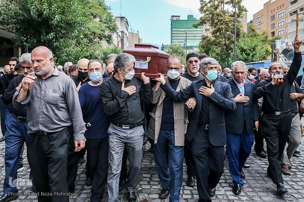 تشییع پیکر هنرمند انقلابی حبیب الله صادقی