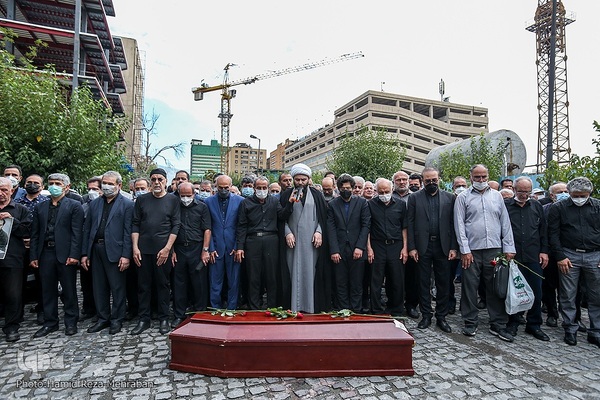 تشییع پیکر هنرمند انقلابی حبیب الله صادقی