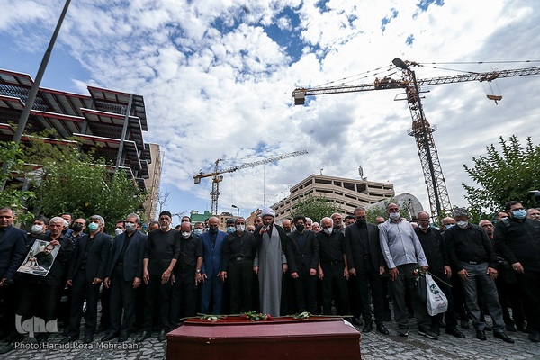 تشییع پیکر هنرمند انقلابی حبیب الله صادقی