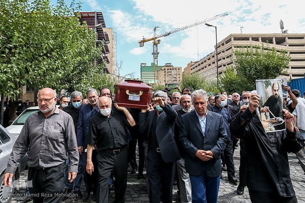 تشییع پیکر هنرمند انقلابی حبیب الله صادقی