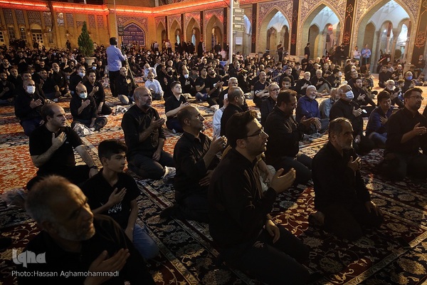 مراسم عزاداری چهارمین شب دهه اول محرم در صحن امام حسین(ع) حرم مطهر حضرت عبدالعظیم حسنی(ع) در شهر ری