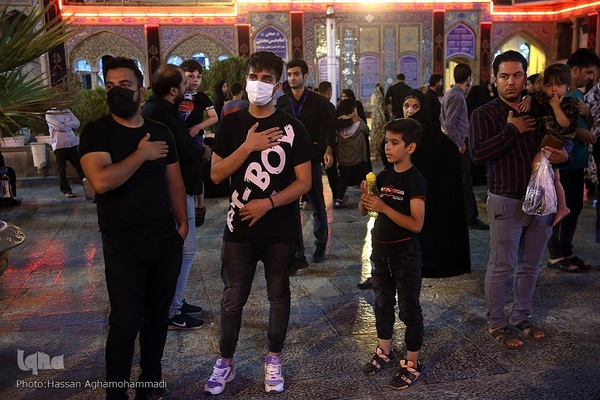 مراسم عزاداری چهارمین شب دهه اول محرم در صحن امام حسین(ع) حرم مطهر حضرت عبدالعظیم حسنی(ع) در شهر ری