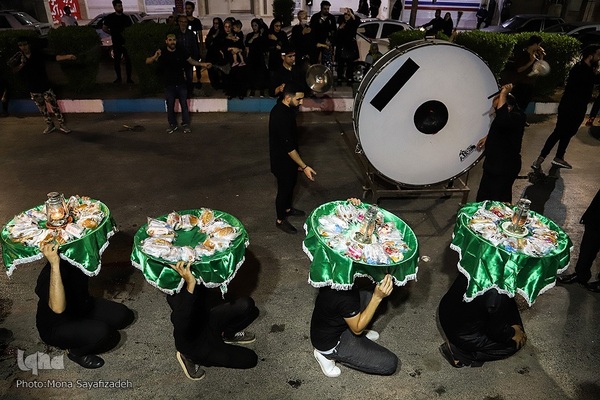 سینی‌گردانی در اهواز به یاد شهید نوجوان کربلا