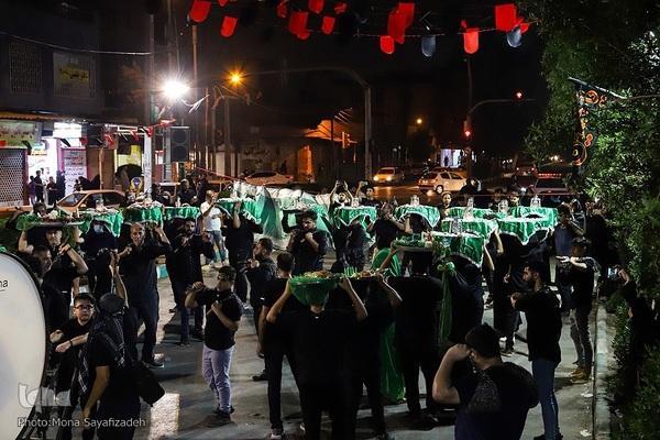 سینی‌گردانی در اهواز به یاد شهید نوجوان کربلا