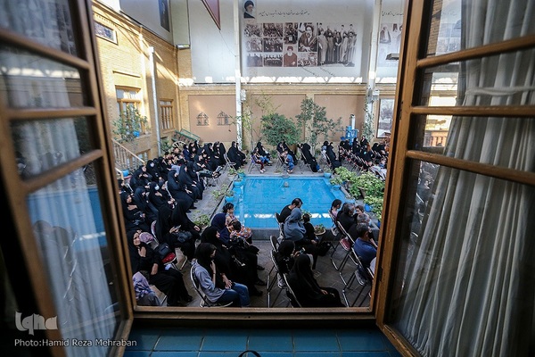 حسینیه ایران؛ مجلس روضه امام حسین(ع) در خانه موزه مدرس