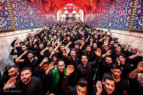 حسینیه ایران؛ مراسم شب عاشورا حسینی در حرم مطهر امام حسین(ع)