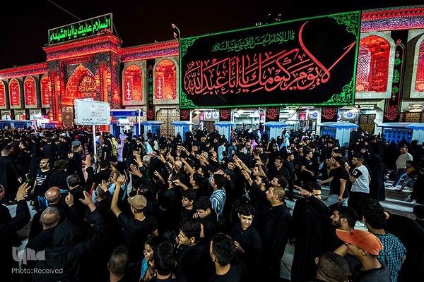 حسینیه ایران؛ مراسم شب عاشورا حسینی در حرم مطهر امام حسین(ع)