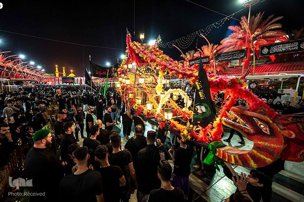 حسینیه ایران؛ مراسم شب عاشورا حسینی در حرم مطهر امام حسین(ع)