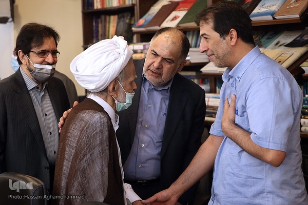 آیین نکوداشت و رونمایی از آثار علامه محمدرضا حکیمی (ره) در موسسه اطلاعات