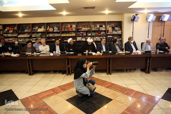 آیین نکوداشت و رونمایی از آثار علامه محمدرضا حکیمی (ره) در موسسه اطلاعات