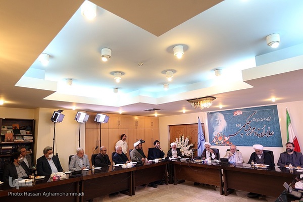 آیین نکوداشت و رونمایی از آثار علامه محمدرضا حکیمی (ره) در موسسه اطلاعات