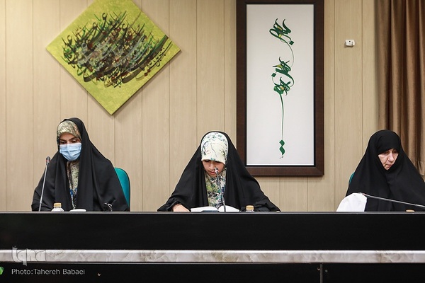 دیدار وزیر ارشاد با جمعی از بانوان پیشکسوت قرآنی