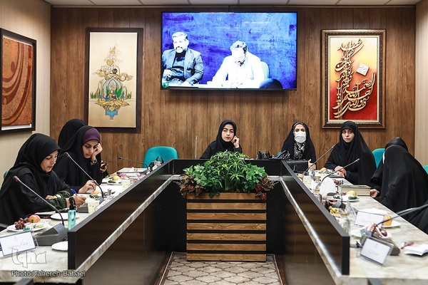 دیدار وزیر ارشاد با جمعی از بانوان پیشکسوت قرآنی