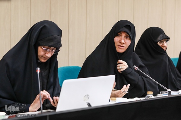 دیدار وزیر ارشاد با جمعی از بانوان پیشکسوت قرآنی