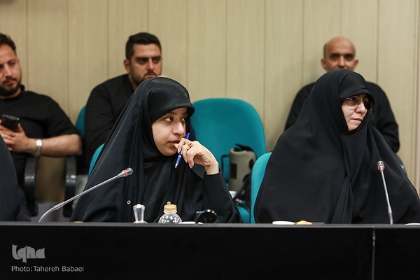 دیدار وزیر ارشاد با جمعی از بانوان پیشکسوت قرآنی