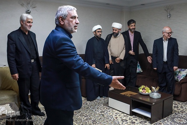 دیدار جامعه قرآنی با خانواده شهید حمید صفاری