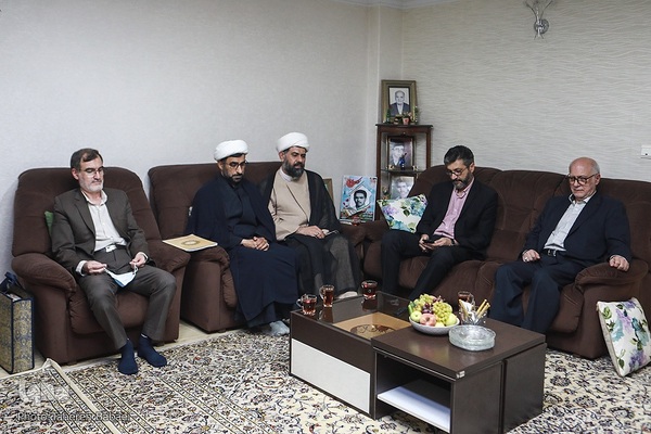 دیدار جامعه قرآنی با خانواده شهید حمید صفاری