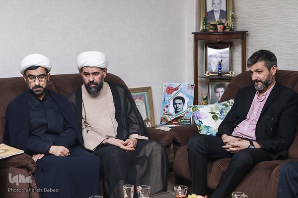 دیدار جامعه قرآنی با خانواده شهید حمید صفاری