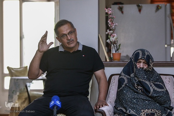 دیدار جامعه قرآنی با خانواده شهید حمید صفاری