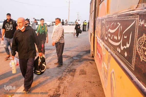 پیاده‌روی زائران اربعین در چذابه