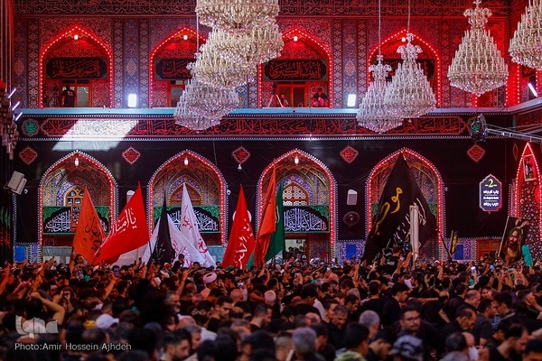 لحظه‌های دلتنگی در آستان حسینی