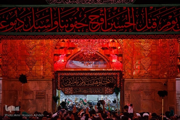 لحظه‌های دلتنگی در آستان حسینی