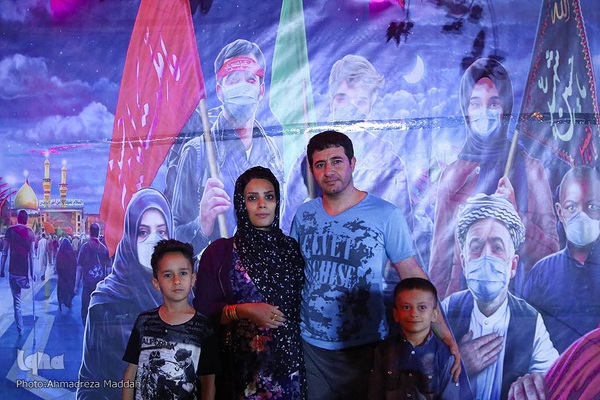 جاماندگان اربعین حسینی در حرم حضرت شاهچراغ‌(ع) در شیراز