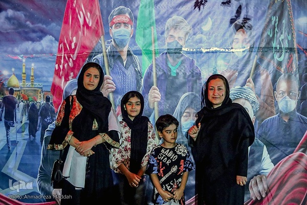 جاماندگان اربعین حسینی در حرم حضرت شاهچراغ‌(ع) در شیراز