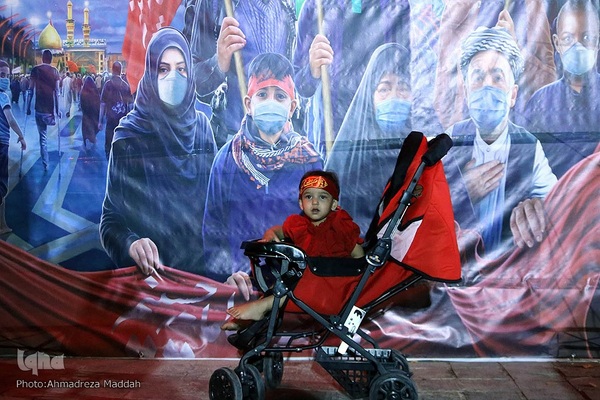 جاماندگان اربعین حسینی در حرم حضرت شاهچراغ‌(ع) در شیراز