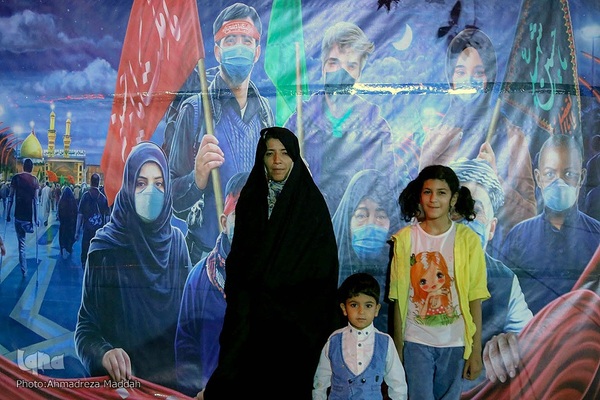 جاماندگان اربعین حسینی در حرم حضرت شاهچراغ‌(ع) در شیراز