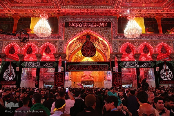 حرم مطهرحضرت اباعبدالله الحسین‌(ع) در روز اربعین