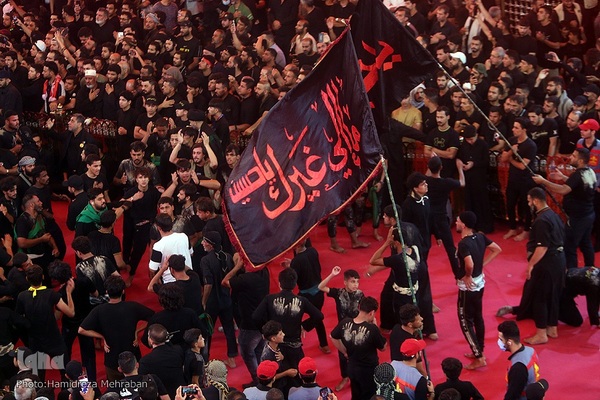 حرم مطهرحضرت اباعبدالله الحسین‌(ع) در روز اربعین