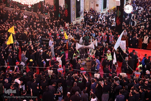 حرم مطهرحضرت اباعبدالله الحسین‌(ع) در روز اربعین