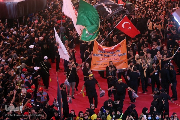 حرم مطهرحضرت اباعبدالله الحسین‌(ع) در روز اربعین