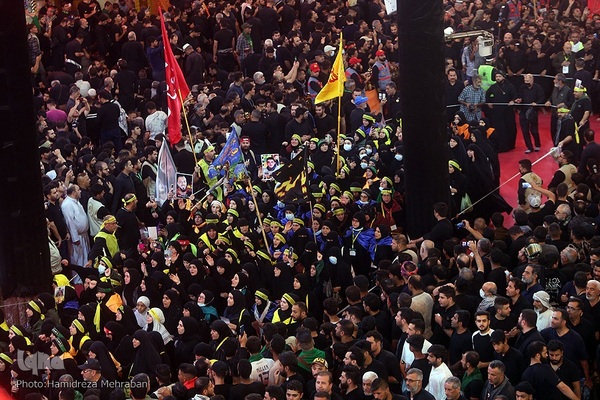 حرم مطهر و نورانی حضرت اباعبدالله الحسین‌(ع) در روز اربعین