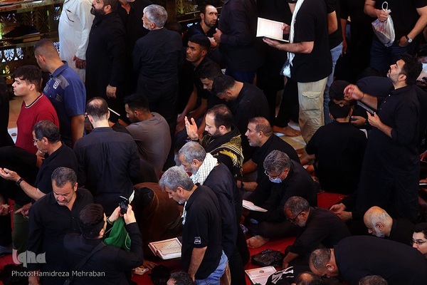 حرم مطهر و نورانی حضرت اباعبدالله الحسین‌(ع) در روز اربعین