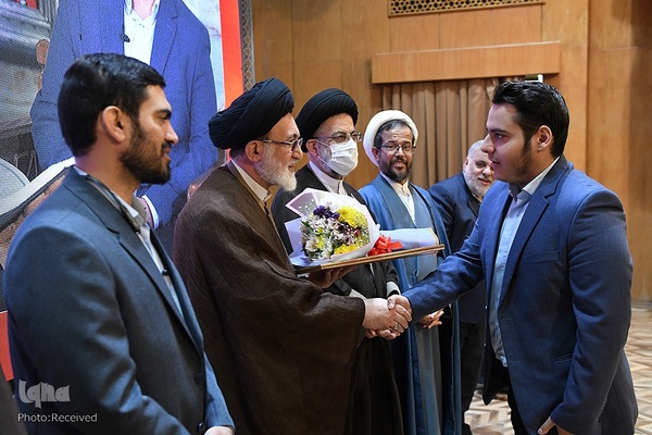 تجلیل از حفاظ کل قرآن کریم مرکز آموزش قرآن آستان مقدس حضرت عبدالعظیم (ع)