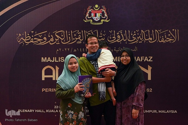 یک قرآن یک امت