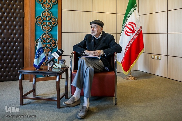 رضا داوری اردکانی فیلسوف و متفکر ایرانی