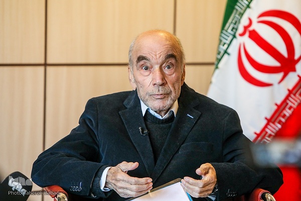 رضا داوری اردکانی فیلسوف و متفکر ایرانی