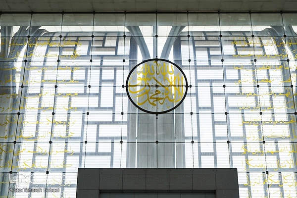 مسجد نقره‌فام مالزی؛ سازه‌ای آهنین