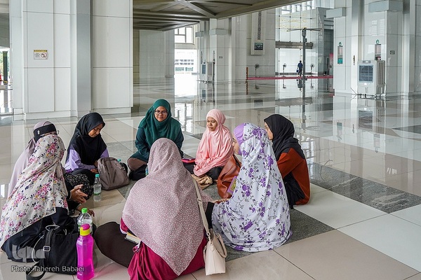 مسجد نقره‌فام مالزی؛ سازه‌ای آهنین